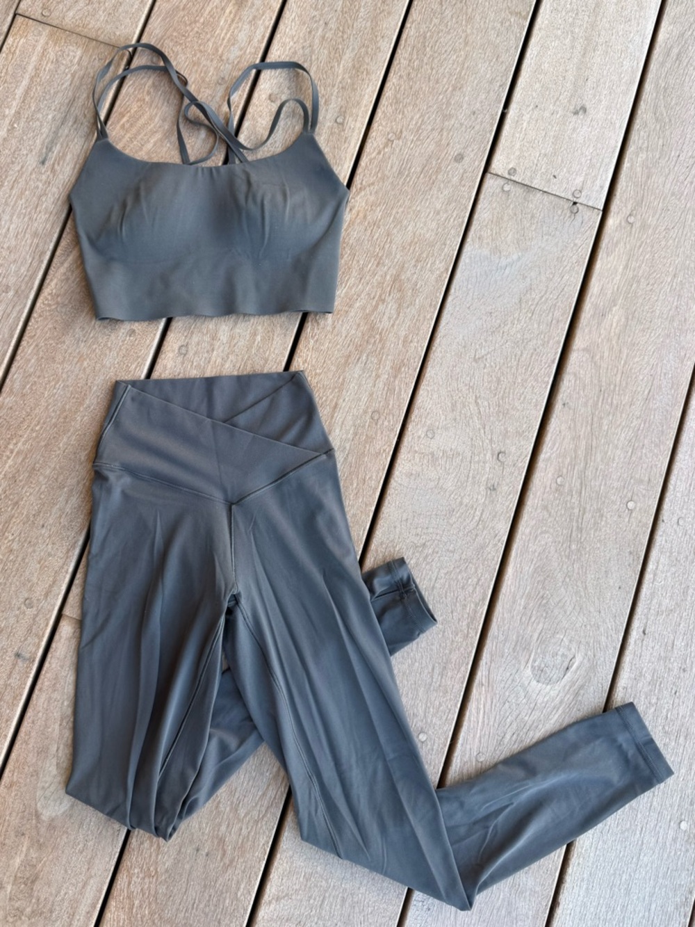 Aerie // Charcoal Gray Strappy Sports Bra & High-Waist Leggings Set Real Me